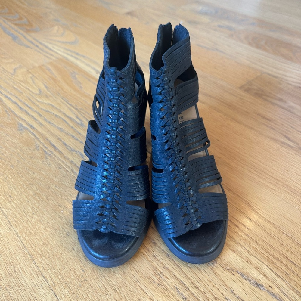 Lucky Brand Women's Black Strappy Sandals